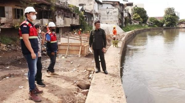 Walikota Andrei saat meninjau keperjakaan di sekitaran sungai Mahakam
