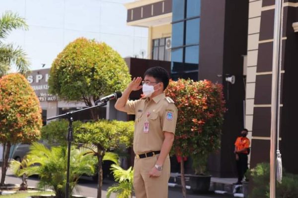 Walikota Manado, Andrei Angouw saat memimpin Apel Kesiapsiagaan di Polres Manado