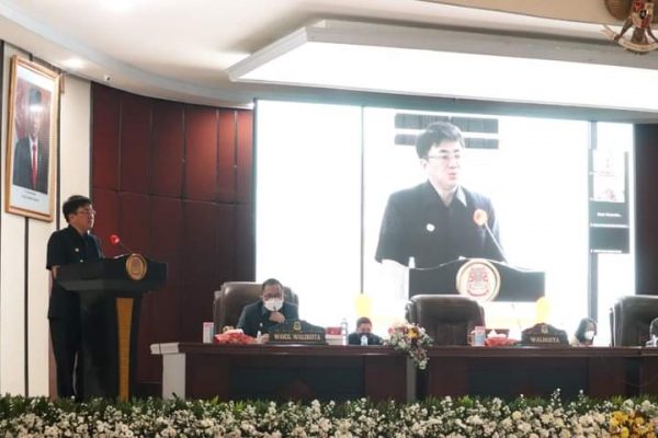 Walikota Manado, saat memaparkan Ranperda Tentang RPJMD Kota Manado Tahun 2021-2026