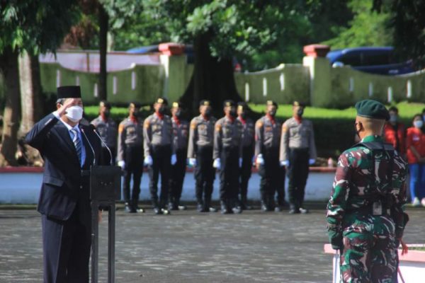 Wagub Kandouw saat menjadi Irup dalam peringatan Hari Pahlawan. (Foto.ist)