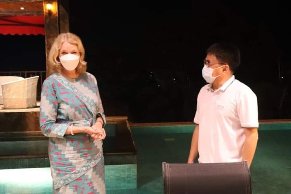 Walikota Andrei Angouw saat menerima kunjungan Konjen Australia dirumah kediamannya