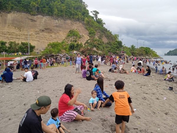 Pengunjung Tanjung Kotabunan