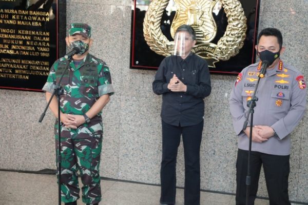 Kepala Staf Angkatan Darat (KSAD) Jenderal Dudung Abdurachman b dan Kapolri Jenderal Listyo Sigit Prabowo