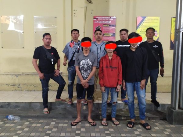 Tiga pelaku penganiayaan saat ditangkap