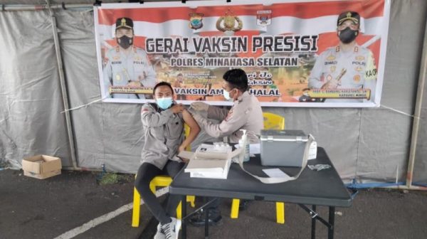 Vaksinasi yang dilaksanakan oleh Polres Minsel