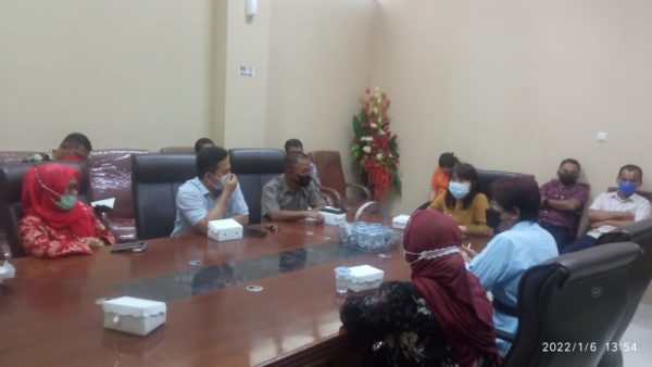 Sekretaris DPRD Sulut, Glady Kawatu, SH. MH saat menerima kunjungan kerja Anggota DPRD Kabupaten Minahasa Tenggara, Kamis (6/1/2022)