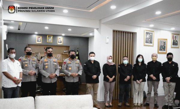 Foto Bersama KPU Sulut dan Polda Sulut