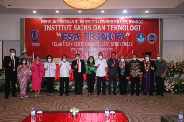 Launching dan Penyerahan SK Ijin Pendirian Kemendikbud Riset, Teknologi Institut Sains dan Teknologi Esa Trinita