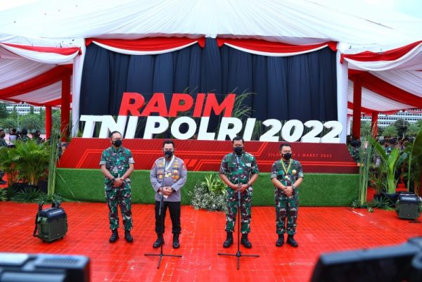 TNI-Polri siap mendukung pemulihan ekonomi dan seluruh kebijakan nasional di tahun 2022.