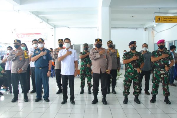 Peninjauan vaksinasi di Bitung