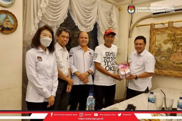 Komisioner KPU Sulut bertemu Kepala BPK Perwakilan Sulut, Karyadi, S.E., M.M., Ak., CA., CFrA., CSFA, Senin (28/3/2022)