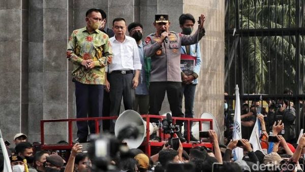Jenderal Listyo Sigit Prabowo saat memberikan arahan kepada para mahasiswa