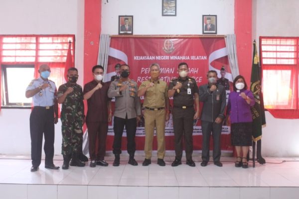 Peresmian Rumah / Kampung Restorative Justice oleh Kejaksaan Negeri Minahasa selatan di Aula Desa Lopana Satu, Kecamatan Amurang
