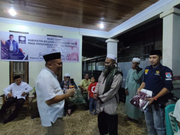 Anggota Dewan fraksi PAN Samsudin Dama (Sadam) saat melakukan reses di dapilnya.