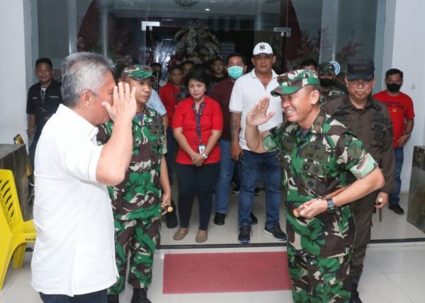 Danrem Manado Brigjen TNI Mukhlis SAP MM saat disambut Bupati Minsel Frangky Wongkar