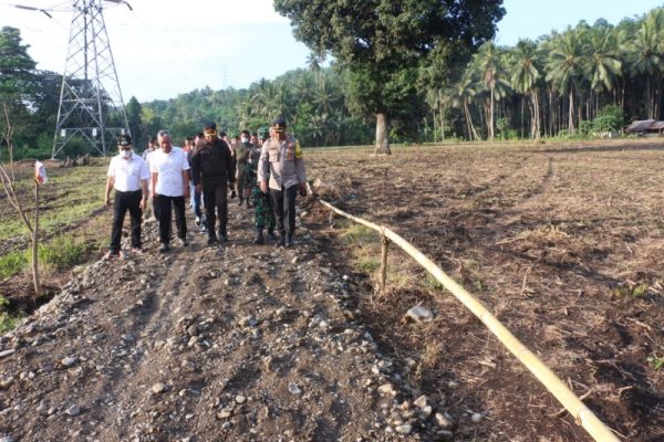 Bupati Franky Donny Wongkar SH tinjau lokasi  lahan buat para korban bencana