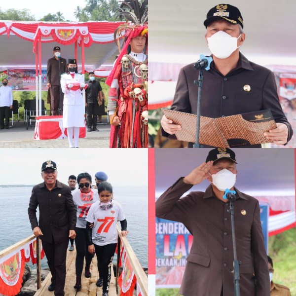 Upacara Kenaikan Bendera di bawah laut