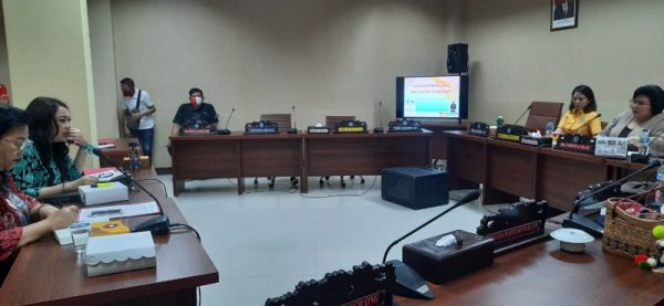 Suasana pelaksanaan RDP antara Komisi IV DPRD Sulut deng Dinas Pemberdayaan Perempuan dan Anak Provinsi Sulut, Jumat (19/8/2022)