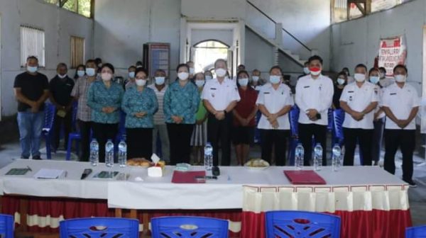 Foto bersama Wabup Minsel dan peserta kegiatan