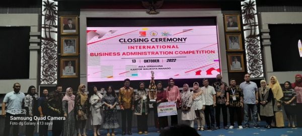 Polimdo meraih juara umum di ajang pendidikan International Business Administration Competition (IBAC) I dan BAC VIII tahun 2022.