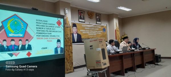H.Amir Liputo saat melaksanakan Sosper bersama KWI Sulut di ruang Serba Guna, Rabu (14/12/2022)
