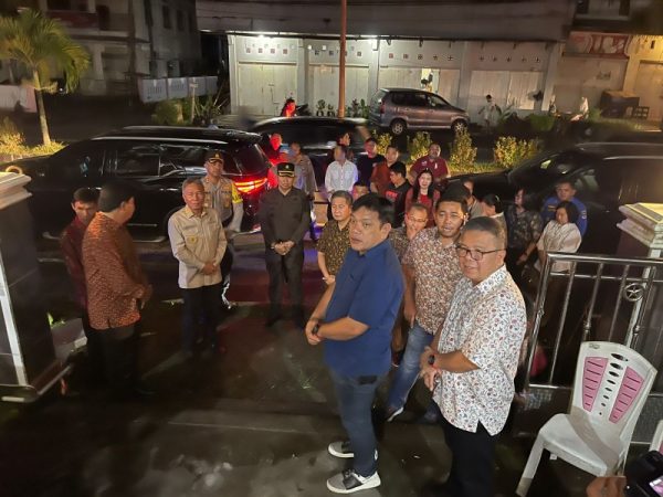 Bupati Franky Donny Wongkar, SH dan Wakil Bupati Pdt Petra Yani Rembang melakukan Pemantauan Malam Natal Tahun 2022