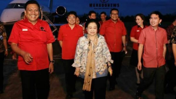 Rocky Wowor(kanan), Ketua Ftaksi PDI Perjuangan DPRD Provinsi Sulut bersama Ketum MEGAWATI