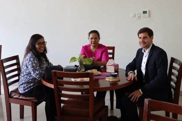 Kepala Kerjasama Ekonomi Kedutaan Swiss di Indonesia, Philip Orga, saat mengunjungi Polimdo
